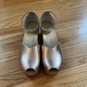 SVEN Peep Toe Rose Gold Clogs
